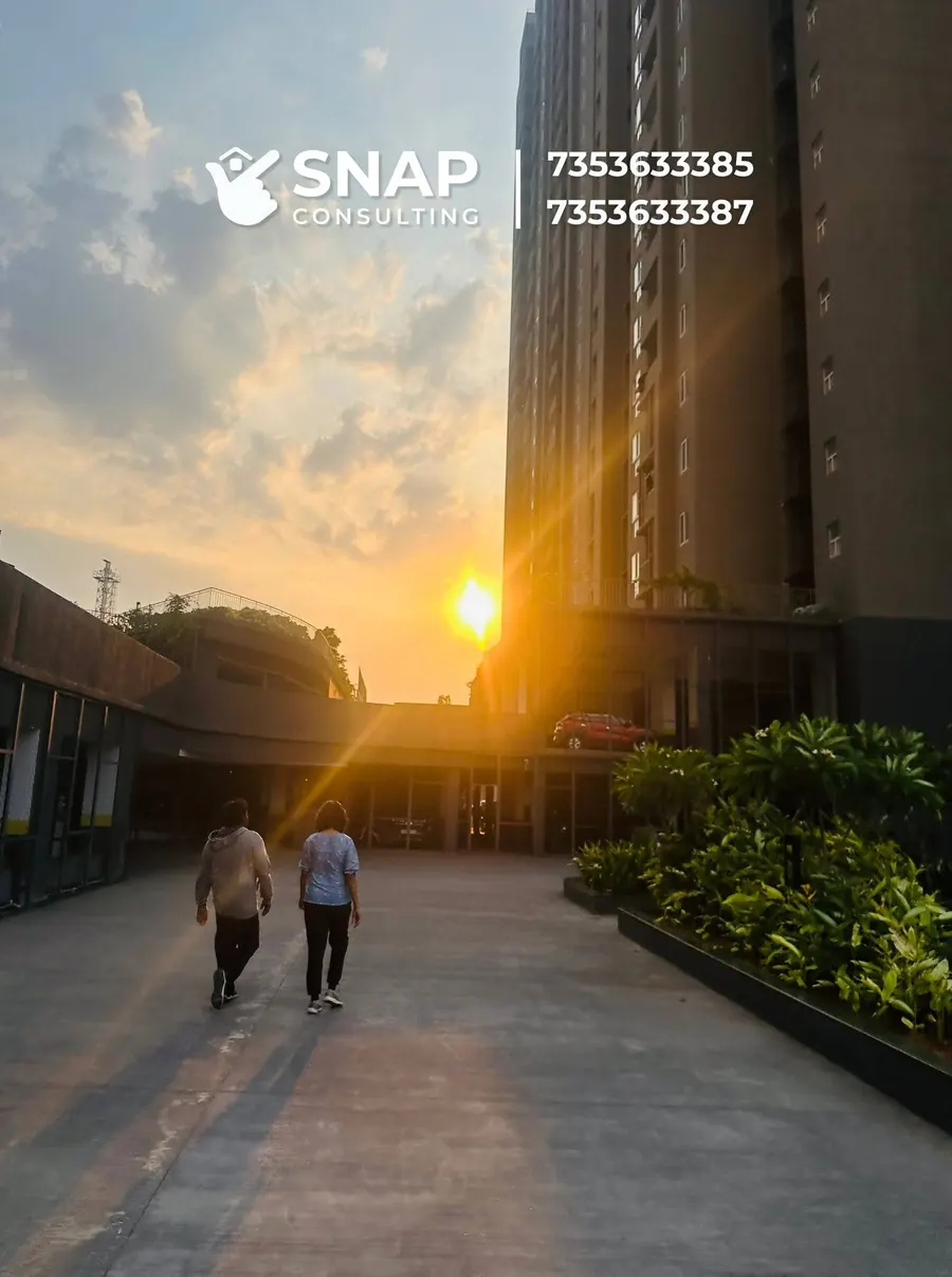 Evening walk along the podium at Assetz Marq