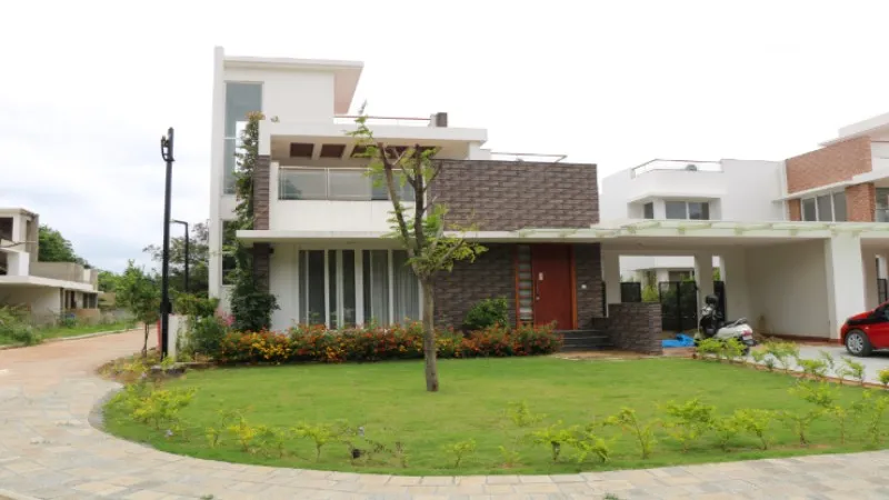 A villa with front lawn at Sterling Villa Grande